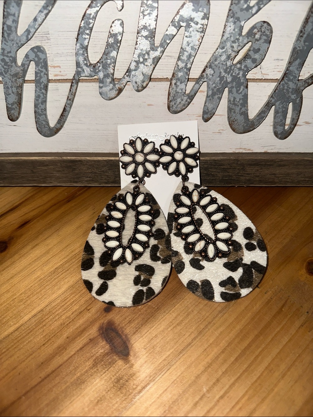 NWT cute leaped and beaded print western boho earrings